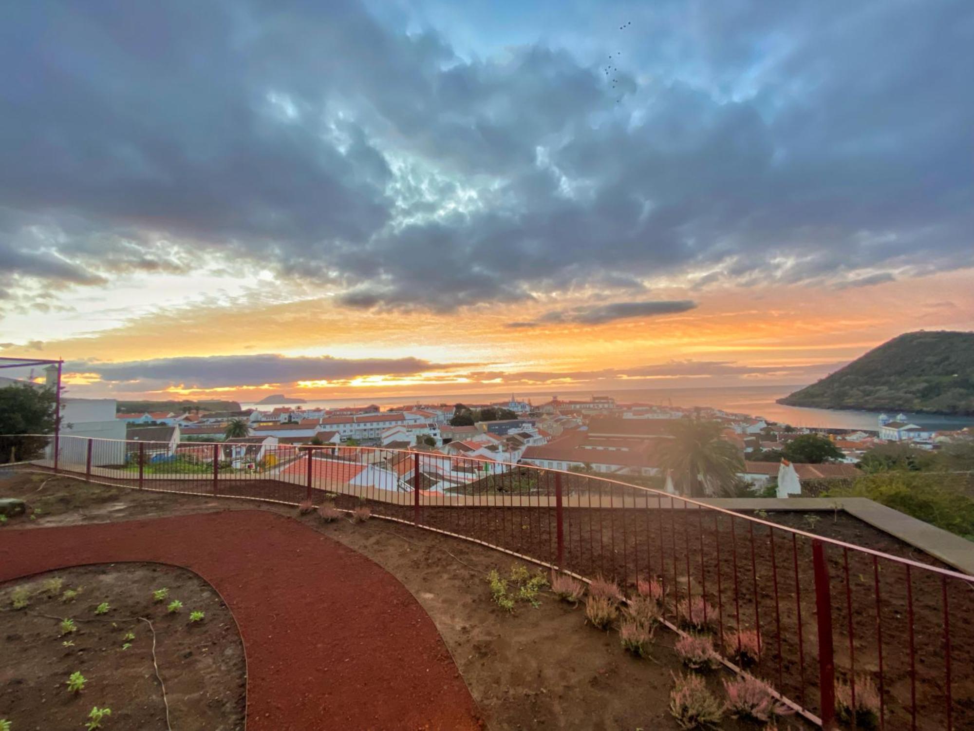 Angra + Leilighet Angra do Heroísmo Eksteriør bilde